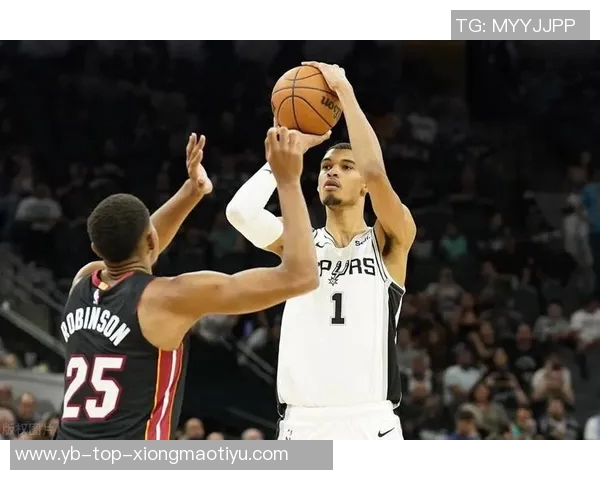 文班亚马参加投篮训练左小腿拉伤未佩戴护具靴引发关注